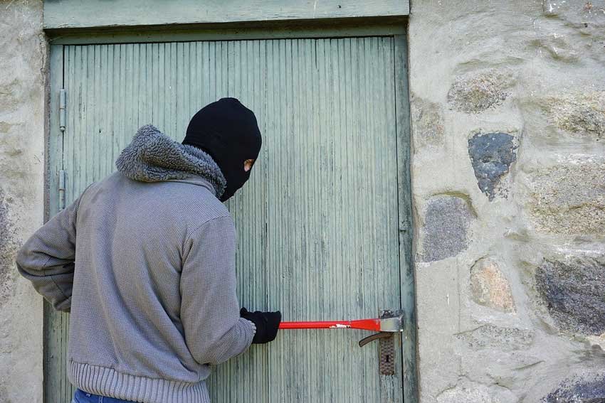 Einbruch in Lagerraum in Hohenaverbergen. Beute: 240 Liter Honig.