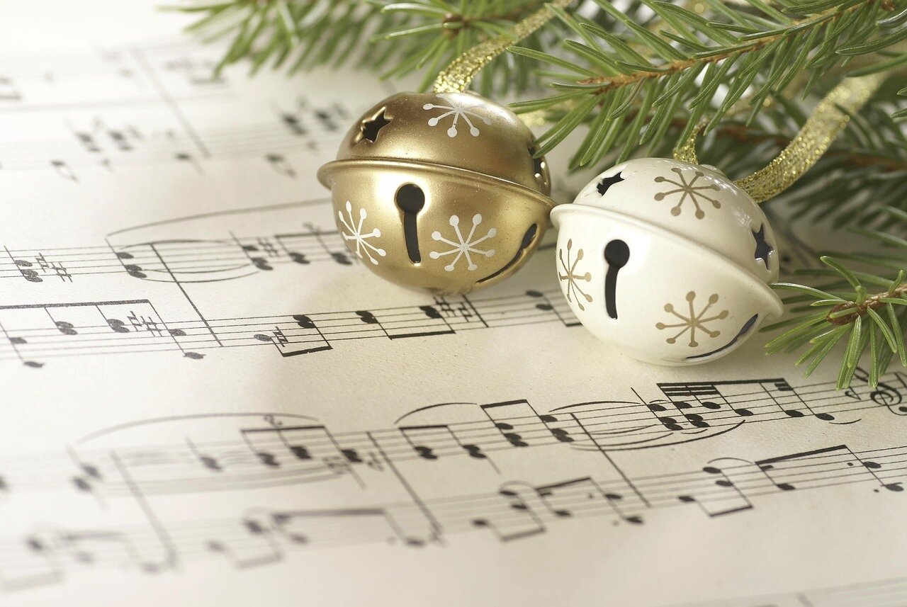 christmas-music-4776699.jpg.f8e2c2fb0ce9da057f364b0db5c50d33-WrAQwV
