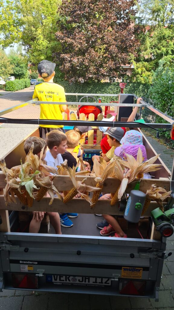 Umzugswagen "Wir sind alle Dorfkinder"